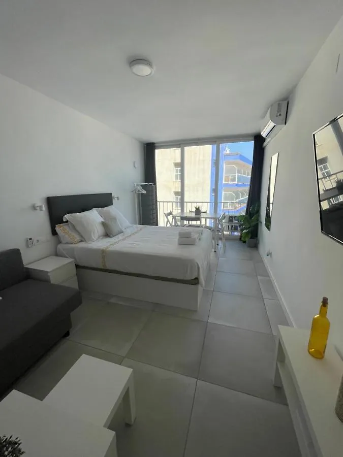 Apartamento En Playa La Carihuela Torremolinos Cascada Summer Apartment