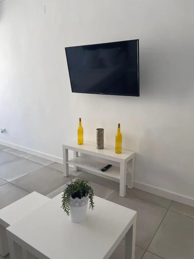 Apartamento En Playa La Carihuela Torremolinos Cascada Summer Apartment